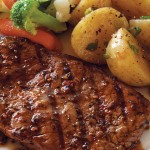 Steak à la cajun avec pommes de terre et légumes