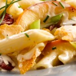 Penne avec poulet, pommes et canneberges poêlées