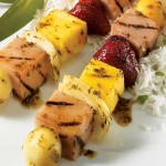 Brochette de jambon aux fruits, glace  l'orange