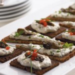 Canapés aux Huîtres avec crème sure au Raifort