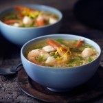 Soupe de crevettes citronnées à l'ail avec riz brun