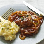 PORC BARBECUE ET POMMES DE TERRE AU FROMAGE