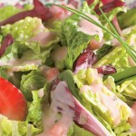 Salade mixte, vinaigrette aux fraises 