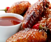 Ailes de poulet épicées et croustillantes et sauce « Général Tao »