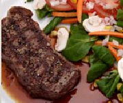 Biftecks de contre-filet GrilRouge Angus au poivre et au café