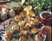 Bouches grilles de crevettes et concombre