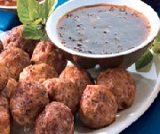 Boulettes de viande et délicieuses sauces pour tremper 