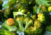 Brocoli avec croûtons à l'ail grillé et au persil