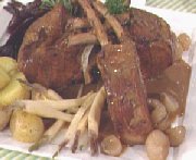 Carré de porc braisé au jus corsé et fines herbes