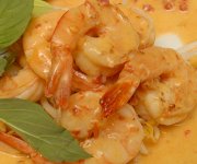 Crevettes épicées au lait de coco et herbes thaïlandaises fraîches