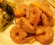 Crevettes et poulet en sauce  la noix de coco 