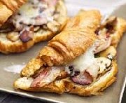 Croissants au jambon et au fromage suisse