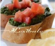 Crostini et pesto de coriandre pimenté et citronné