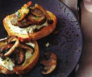 Crostinis aux champignons et au fromage aux fines herbes