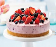 Délicieux gâteau au fromage et aux petits fruits