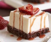 Dessert étagé au chocolat et aux fraises
