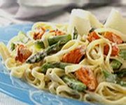 Fettucine Alfredo au saumon et aux asperges