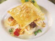 Feuilletés au poulet à la crème, aux amandes et au piment