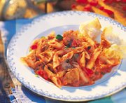 Filet de porc et pâtes en sauce tomate