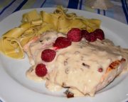 Filet de saumon sauce aux framboises  