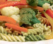 Fusillis tricolores aux légumes et pesto