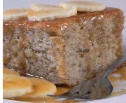 Gâteau aux bananes et sa sauce au caramel