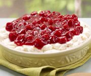 Gâteau des anges garni aux cerises