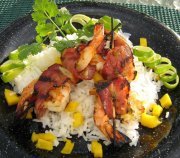 Grosses crevettes de l'alaska sucré et piquante, grillées