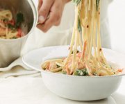 Linguine aux crevettes, à l'ail et aux épinards