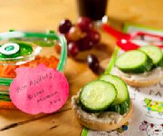 Mini-bagel au concombre et mayo citronnée aux haricots blancs