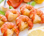 Mini-brochettes de crevettes, sauce cajun