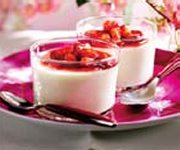 Panna cotta  la vanille, au chocolat blanc et aux fraises