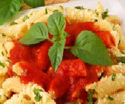 Penne aux épinards, tomates et féta