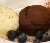 Petits gâteaux au chocolat aux centres de ganache de Janella