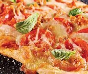 Pizzas aux saucisses italiennes et bocconcinis sur pâte feuilletée