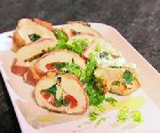 Poitrines de poulet farcies enroulées au prosciutto