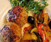 Poulette en boulettes et peperonata