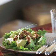 Salade d'avocats aux tomates séchées