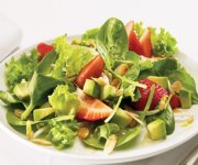 Salade d'été aux deux laitues et aux fraises