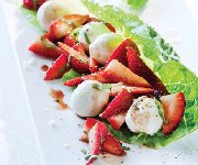 Salade de fraises et bocconcini