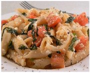 Salade de penne aux tomates, basilic et feta