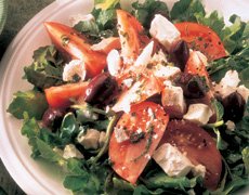 Salade de tomates au fromage Feta et au basilic