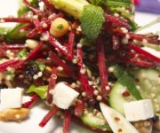 Salade-repas au quinoa et betterave croquante