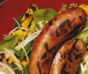 Saucisses et mangues grilles