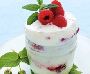 Soufflés glacés au chocolat blanc et aux framboises