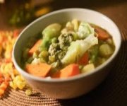 Soupe aux légumes du jardin et au pesto