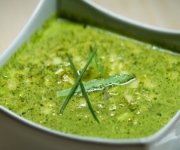 Soupe de cresson et sa garniture d'asperges aux pommes