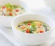 Soupe thaïe aux crevettes et à la noix de coco