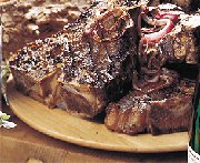 Steaks d'aloyau grillés aux oignons 