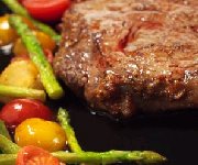 Steaks braiss  la bire et aux poivrons 